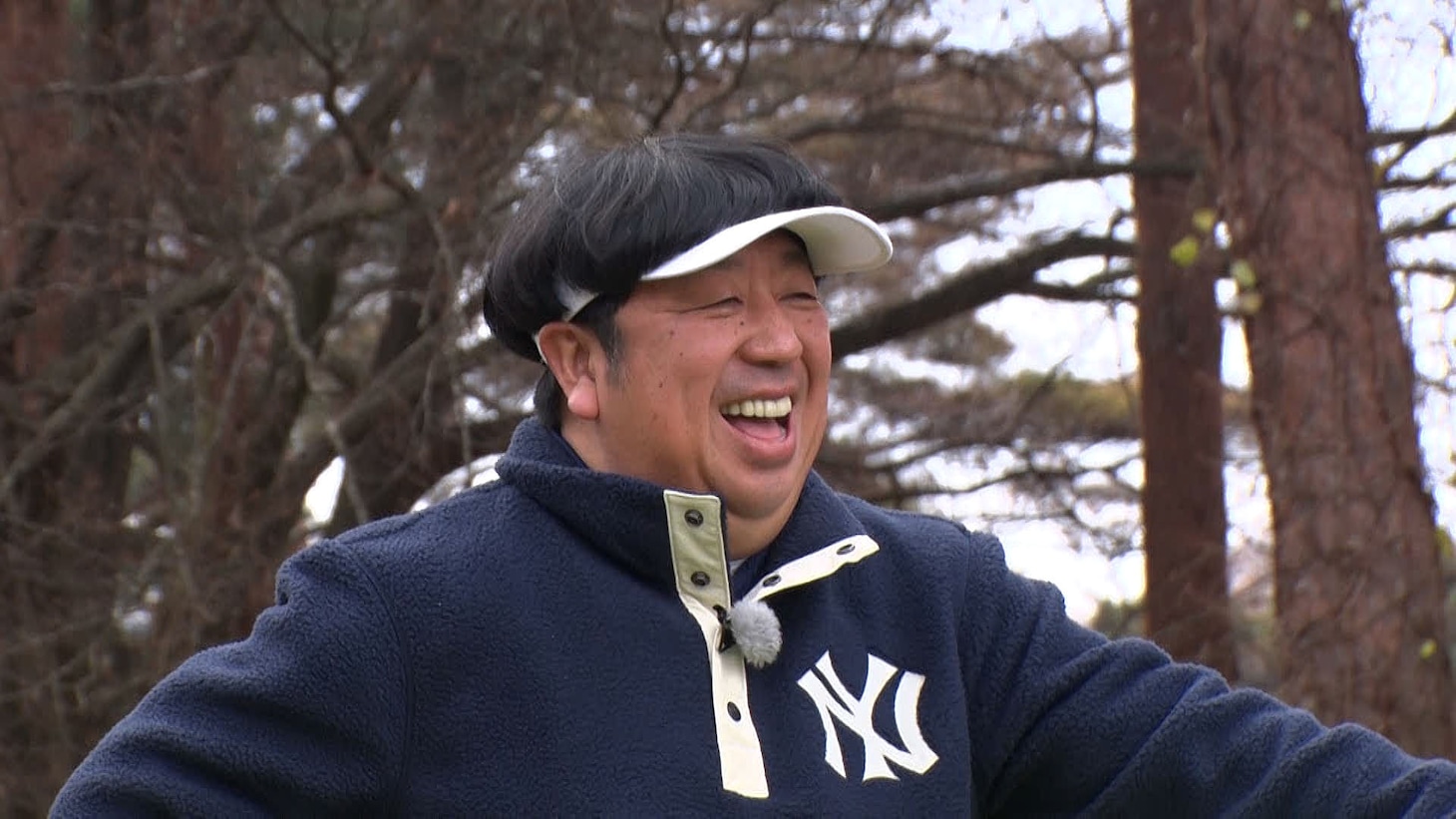 ゴルフを楽しむバナナマン日村