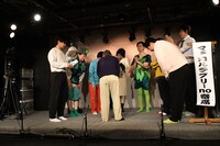 終演後、熊崎さんを労う一同