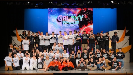 「大晦日大祭典2024 マンゲキギャラクシーウォーズ～負けたら悲しいギャラナシー勝ったら嬉しいトシコシー～」の様子