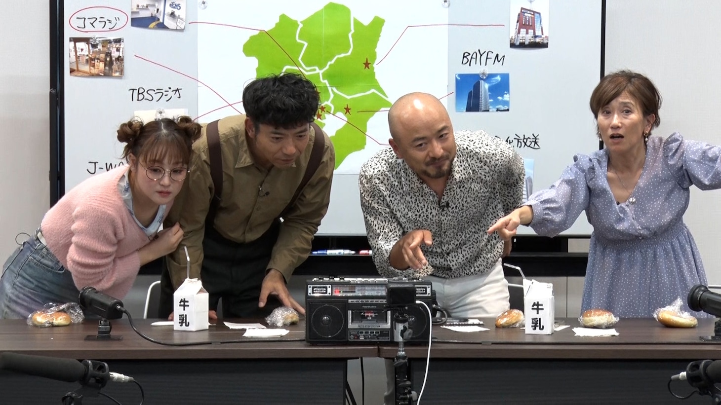左から鈴木奈々、森慎太郎（どぶろっく）、江口直人（どぶろっく）、松野明美。©TBS