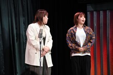 ダイヤモンドオマージュ漫才を披露するAマッソ