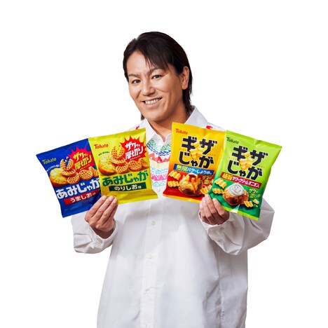 東ハトの動画「EIKOのカミカミ神実況」企画に出演する狩野英孝