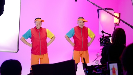 体操のお兄さんに扮するチョコレートプラネット