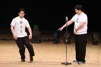 「つり革」進化系を披露するマヂカルラブリー