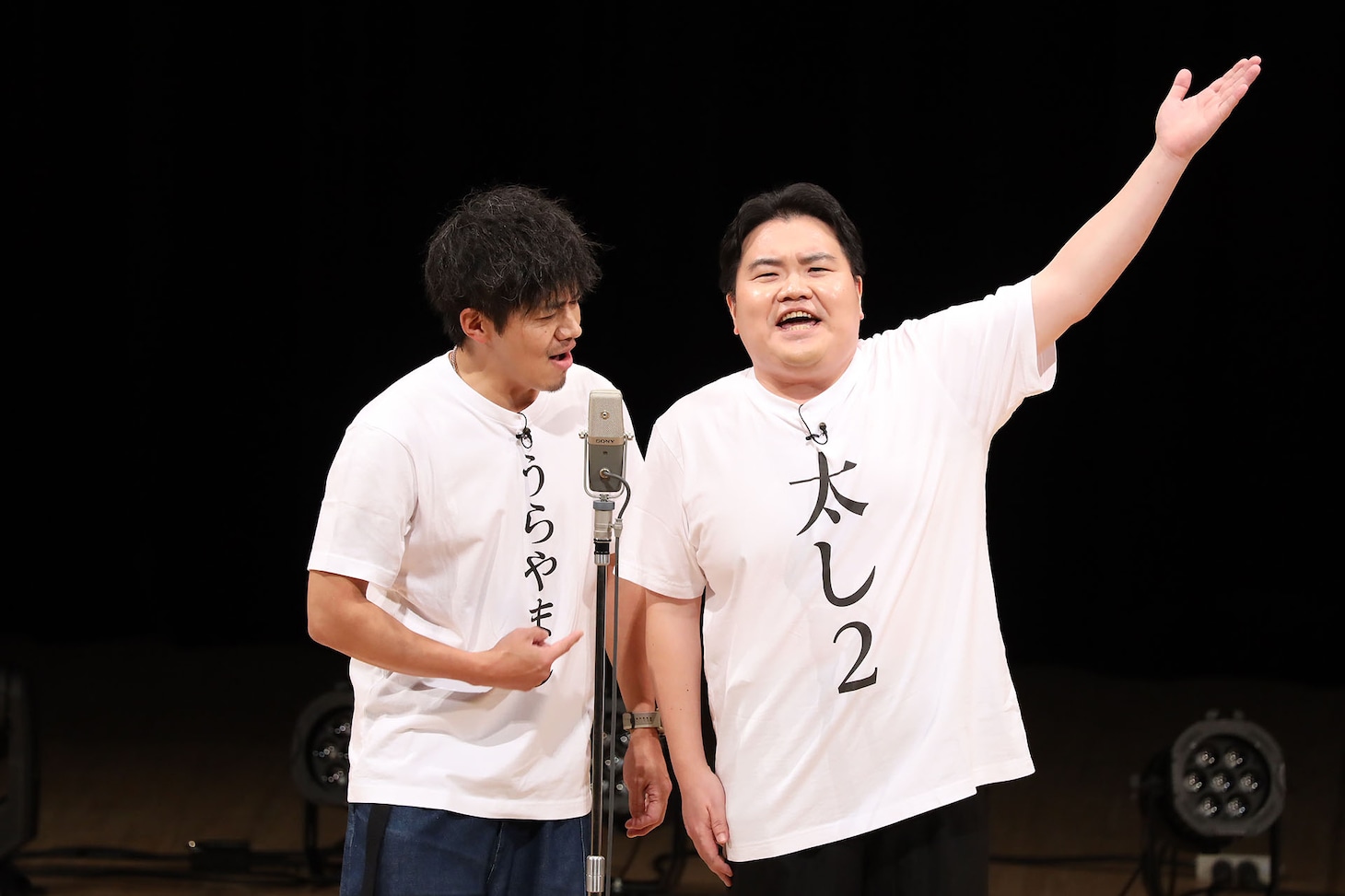 漫才を披露した“映画版タモンズ”の和田正人と駒木根隆介
