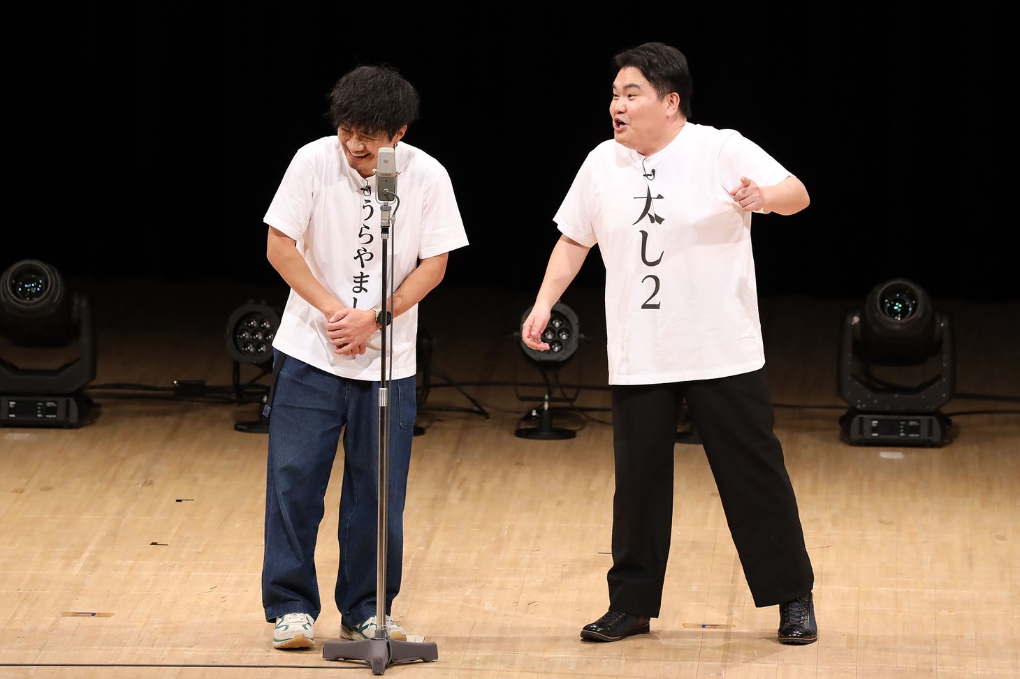 漫才を披露した“映画版タモンズ”の和田正人と駒木根隆介