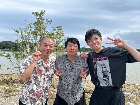 左からアキナ山名、藤崎マーケット・トキ、アインシュタイン河井