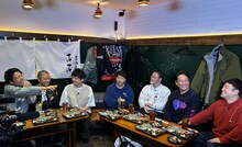 DVD「アキナ・アインシュタイン・藤崎マーケット・水田信二のしゃっふるゆるゆる旅 完全版」のワンシーン。