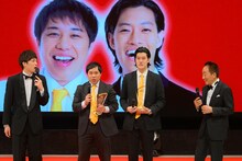 特別功労賞を受賞した霜降り明星