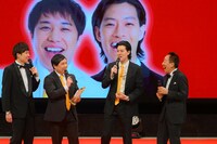 特別功労賞を受賞した霜降り明星