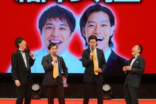 特別功労賞を受賞した霜降り明星