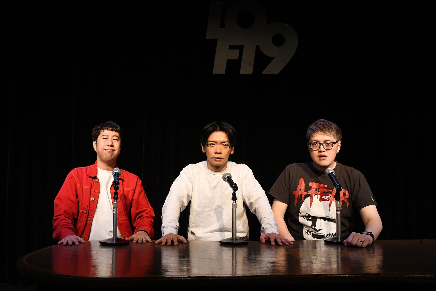 左からウエストランド井口、マヂカルラブリー・野田クリスタル、作家・飯塚大悟