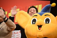 ピーポくんの後ろから顔を出す囲碁将棋・根建