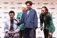 ゲームをプレイするヤーレンズ楢原