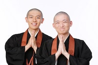 観音日和。左から築山弘知、工藤弘道