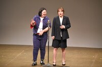 ネタを披露する紅しょうが