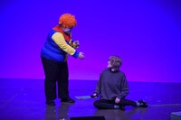 ネタを披露するオダウエダ