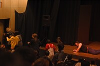 紅しょうが・熊元プロレスの運搬を諦め、非常口に駆け込む一同