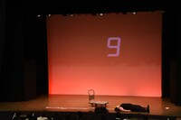 タケコプターを着けた状態で放置されるオダウエダ植田