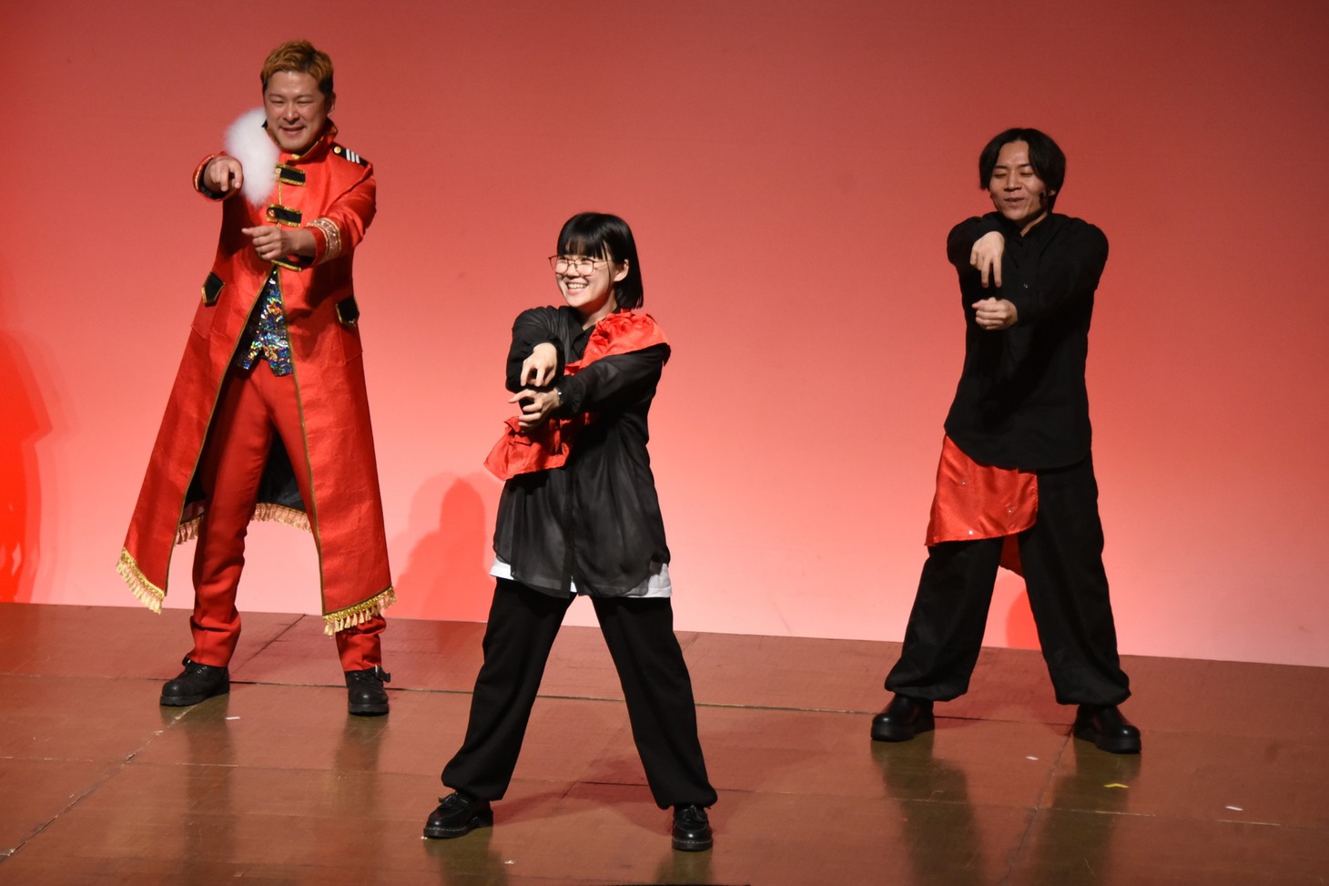 踊るUNドル