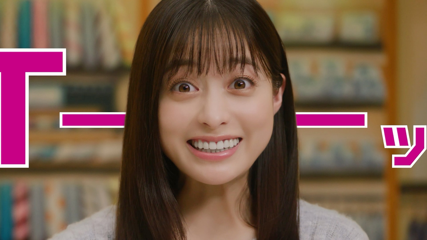 洋服の青山CM「安心おまTめセット」編のワンシーン