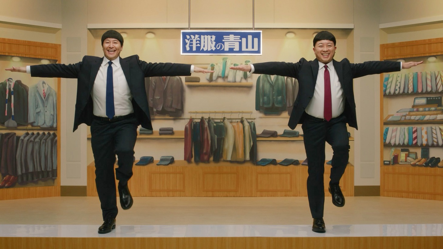 洋服の青山CM「安心おまTめセット」編のワンシーン