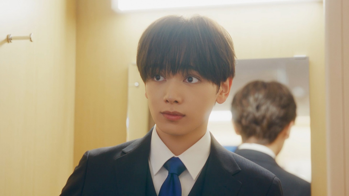 洋服の青山CM「AOYAMAなら大丈夫」編のワンシーン