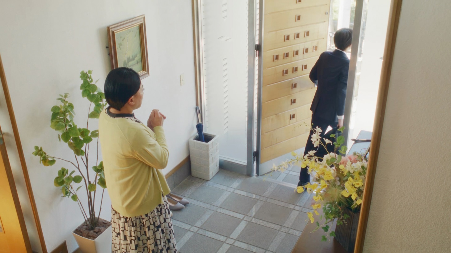 洋服の青山CM「AOYAMAなら大丈夫」編のワンシーン