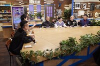 かまいたち、ラブレターズ、鬼越トマホークが並ぶスタジオの様子