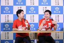 「謎解きしないと食べられないひみつのフルーツ『晴苺』」の記者発表会に登壇したウエストランド