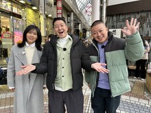 「買い主が見てみたい」で阿佐谷パールセンターを歩くチョコレートプラネットと井森美幸