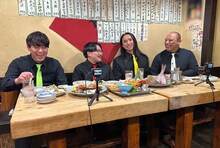 左からオズワルド、トム・ブラウン