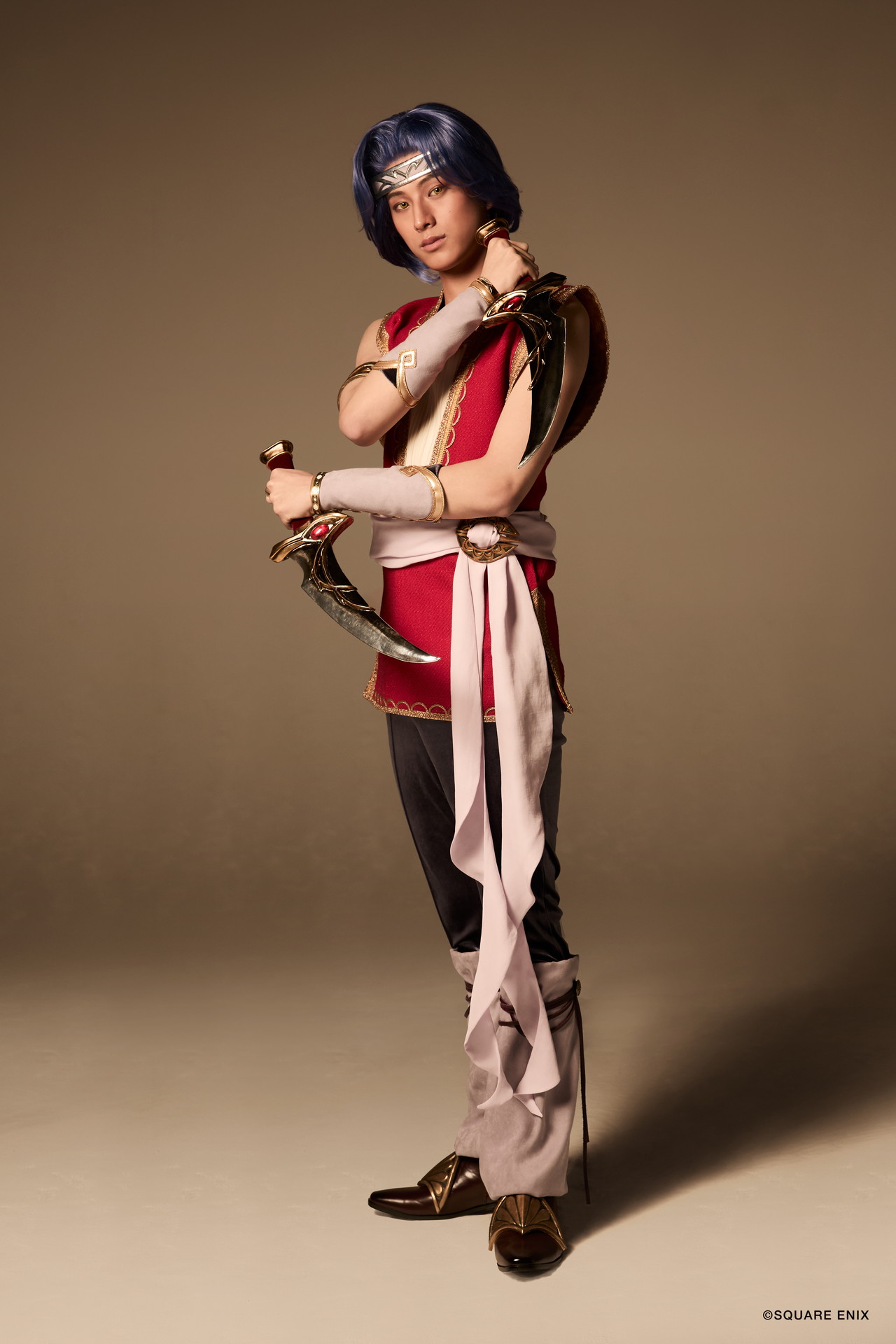 阿久根温世が扮するホークアイ