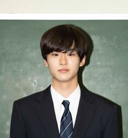 吉田晴登が演じる飯島祐太郎。なんらかの理由で不登校なってしまった