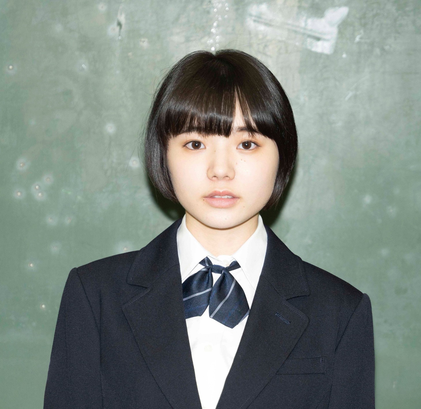 中山ひなのが演じる山田ちえ。気が弱く自分の意思を表せない