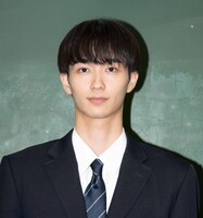 野村康太が演じる加山糸。強制的に班長を任される