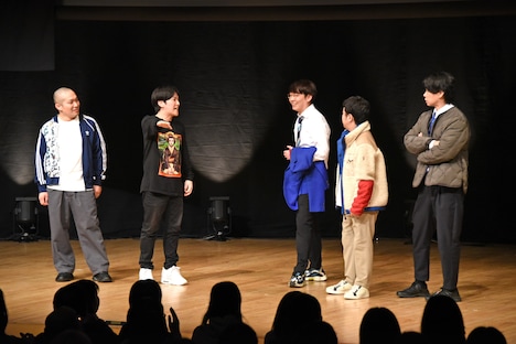 合同コントの様子。左からラブレターズ、三四郎・小宮、ウエストランド井口、マヂカルラブリー・野田クリスタル