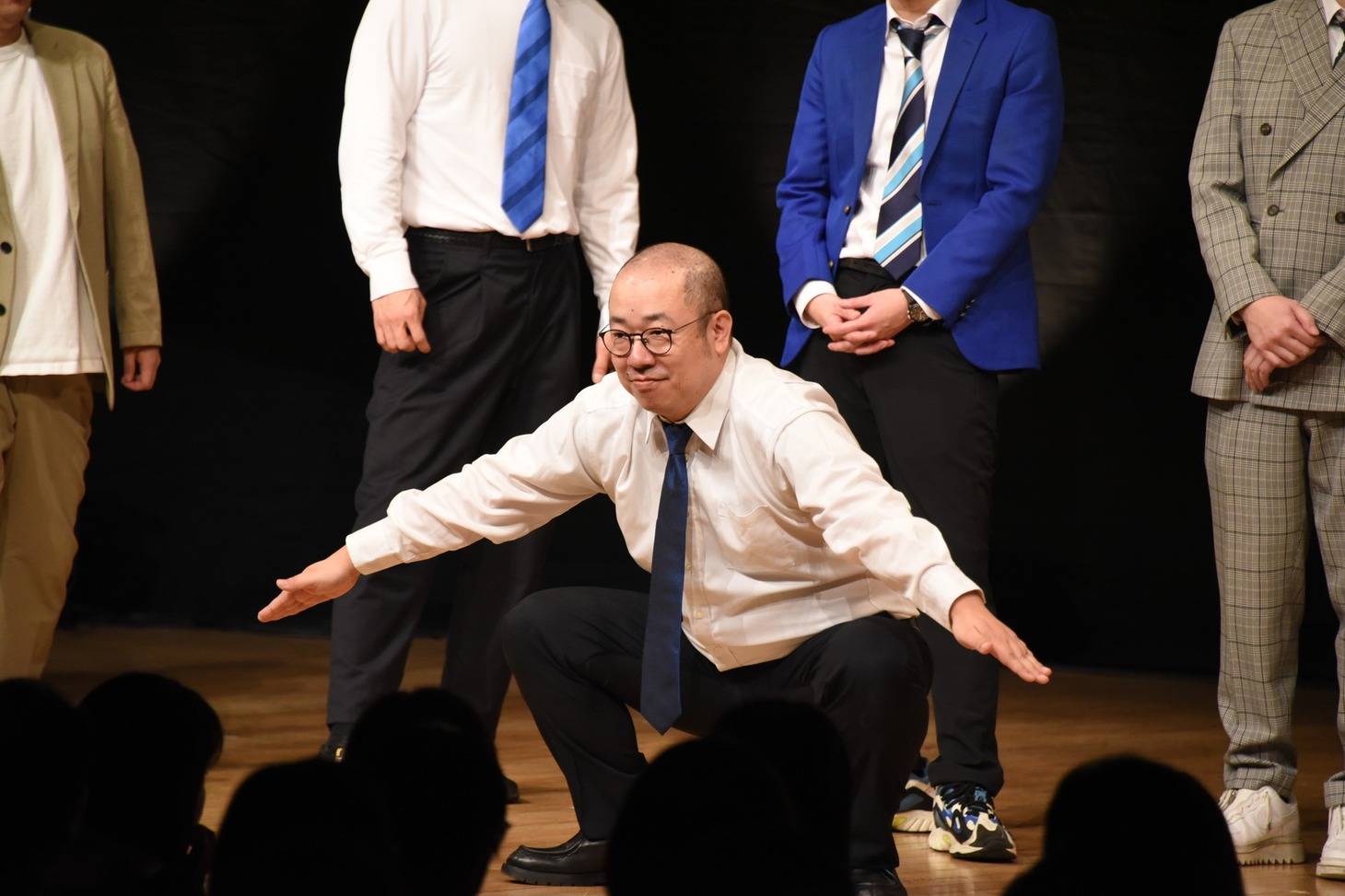 「ズドン！」でライブを締めようとするルシファー吉岡