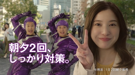 「アレグラFX」の新CM「おまたせ！アレグラ兄弟」編のワンシーン