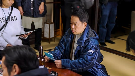 OliveのWebCM「通帳の人」編、撮影中の様子