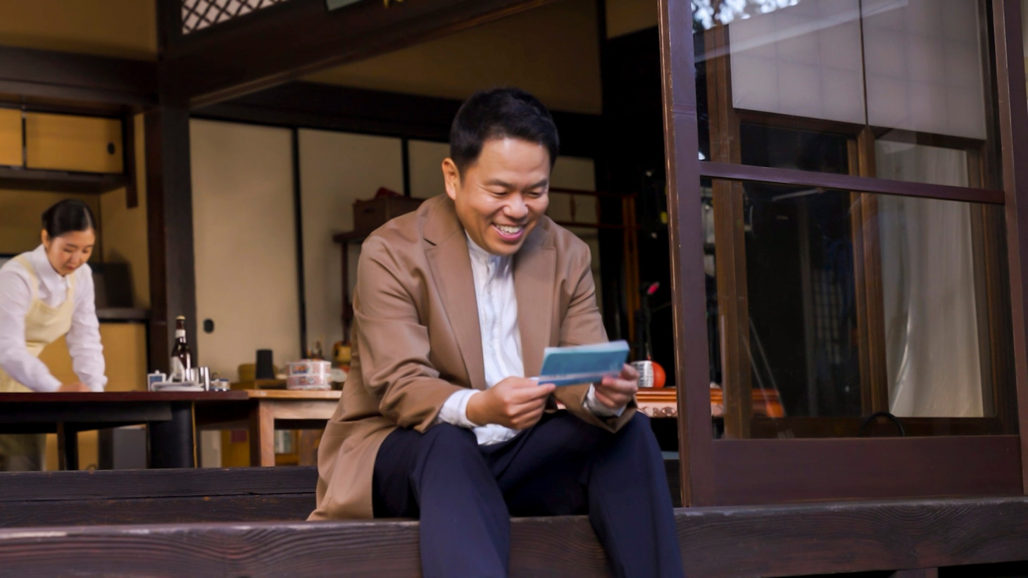 OliveのWebCM「通帳の人」編、撮影中の様子