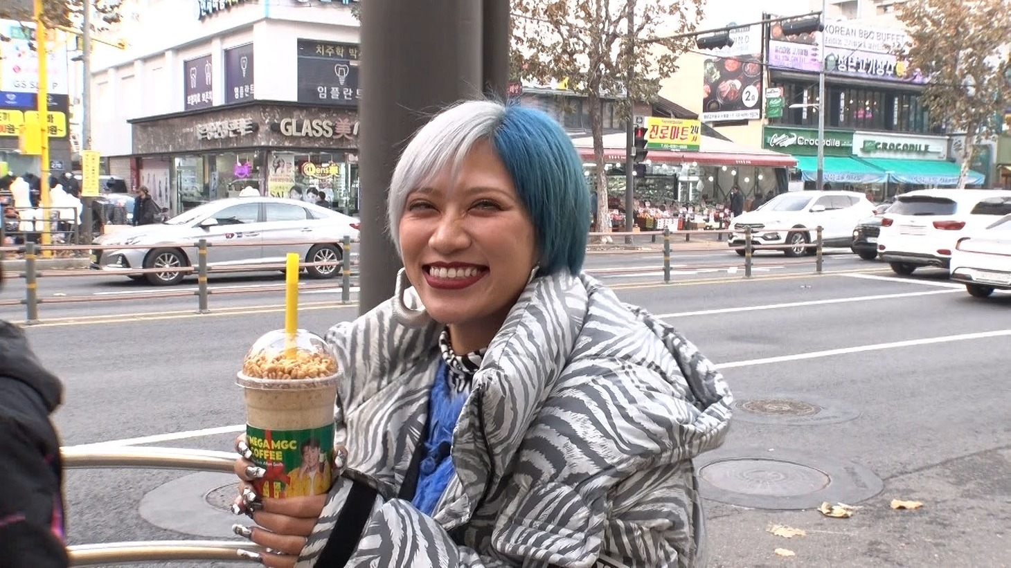 韓国を訪れるぱーてぃーちゃん信子