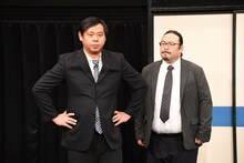 取材会の冒頭、コント「料亭」を披露するカゲヤマ