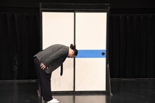 取材会の冒頭、コント「料亭」を披露するカゲヤマ