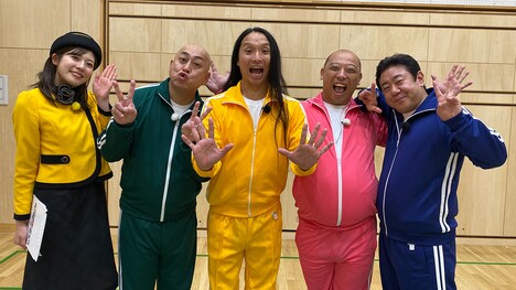 左から田口彩夏アナウンサー、錦鯉・長谷川、トム・ブラウン布川、トム・ブラウンみちお、錦鯉・渡辺