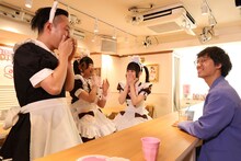 メイドカフェを楽しむエバース