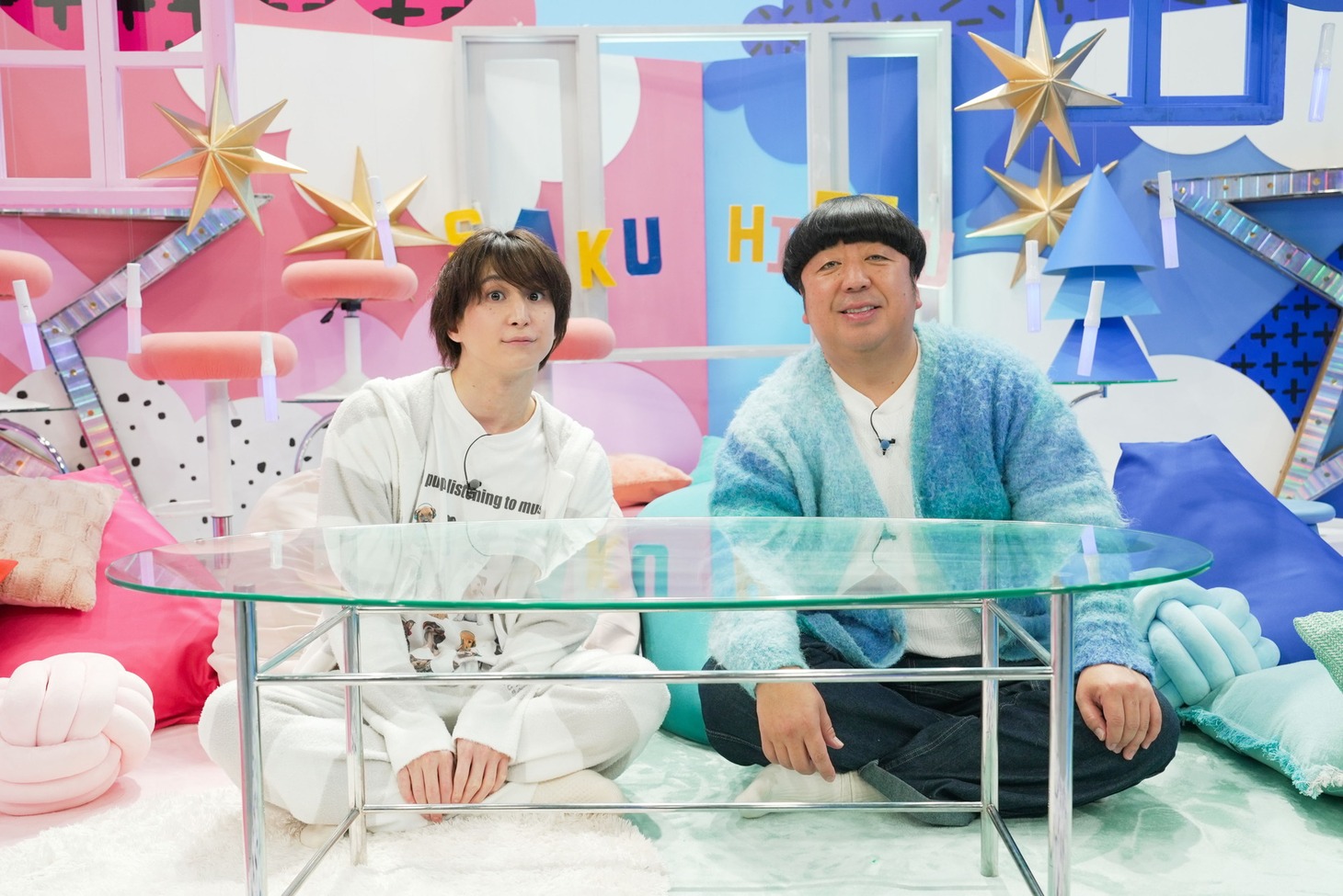 左から佐久間大介、バナナマン日村