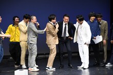 あまりうまくいかず、肩を落とすヤッホイ永井