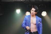 スモーク、火柱、巨大ミラーボール！豪華演出満載の野田クリスタル無観客配信コンサート