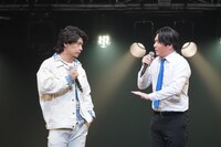 他愛のないトークを繰り広げる福山雅治本人（野田クリスタル）と野田クリスタル（Mr.シャチホコ）
